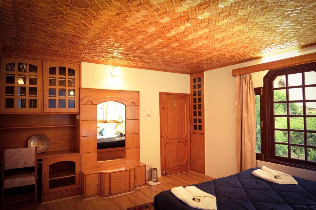 Hotel Peaceful Mornings Srinagar Esterno foto
